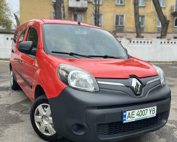 Красный Рено Кенгу, объемом двигателя 0 л и пробегом 56 тыс. км за 6700 $, фото 4 на Automoto.ua