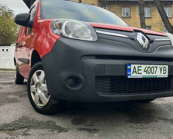 Красный Рено Кенгу, объемом двигателя 0 л и пробегом 56 тыс. км за 6700 $, фото 24 на Automoto.ua