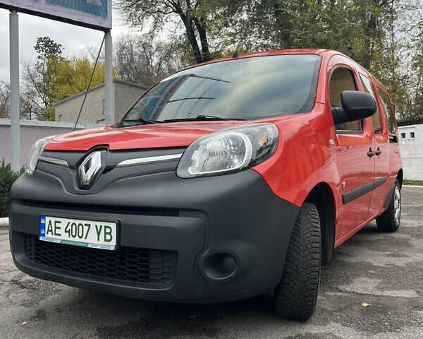 Красный Рено Кенгу, объемом двигателя 0 л и пробегом 56 тыс. км за 6700 $, фото 22 на Automoto.ua