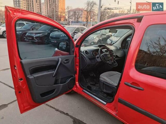 Красный Рено Кенгу, объемом двигателя 0 л и пробегом 82 тыс. км за 7990 $, фото 12 на Automoto.ua