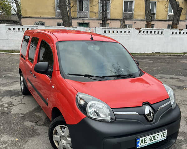 Красный Рено Кенгу, объемом двигателя 0 л и пробегом 56 тыс. км за 6700 $, фото 2 на Automoto.ua