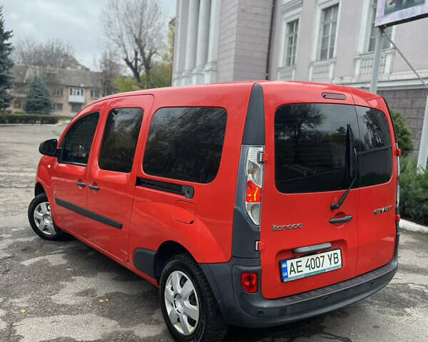 Красный Рено Кенгу, объемом двигателя 0 л и пробегом 56 тыс. км за 6700 $, фото 10 на Automoto.ua