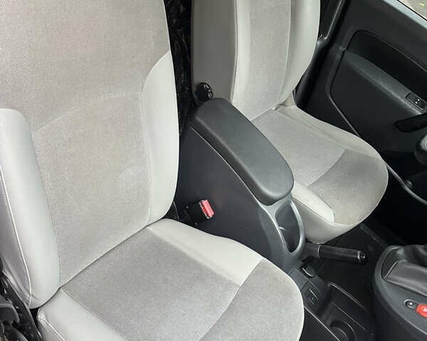 Красный Рено Кенгу, объемом двигателя 0 л и пробегом 56 тыс. км за 6700 $, фото 38 на Automoto.ua