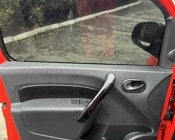 Красный Рено Кенгу, объемом двигателя 0 л и пробегом 56 тыс. км за 6700 $, фото 33 на Automoto.ua