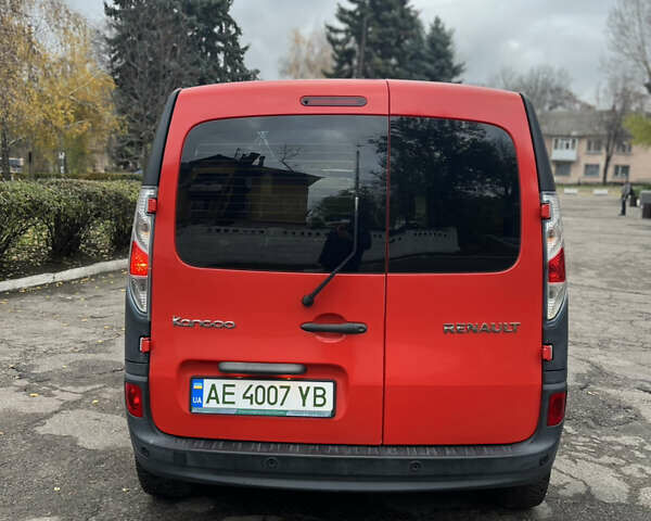 Красный Рено Кенгу, объемом двигателя 0 л и пробегом 56 тыс. км за 6700 $, фото 13 на Automoto.ua
