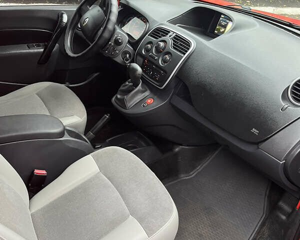 Красный Рено Кенгу, объемом двигателя 0 л и пробегом 56 тыс. км за 6700 $, фото 37 на Automoto.ua