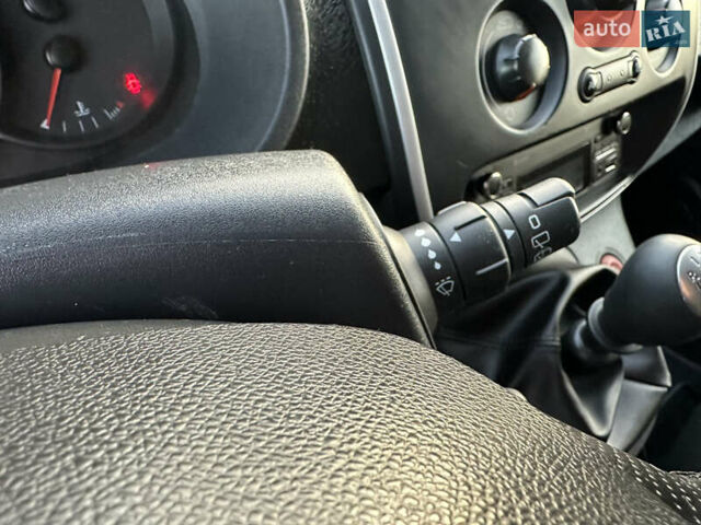 Красный Рено Кенгу, объемом двигателя 1.5 л и пробегом 197 тыс. км за 11180 $, фото 27 на Automoto.ua
