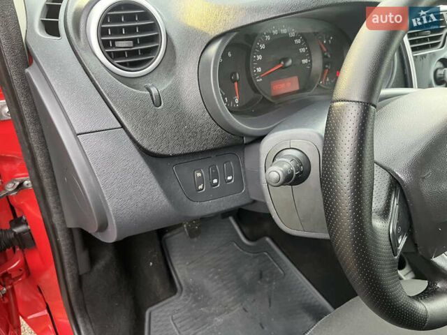 Красный Рено Кенгу, объемом двигателя 1.5 л и пробегом 197 тыс. км за 10980 $, фото 22 на Automoto.ua