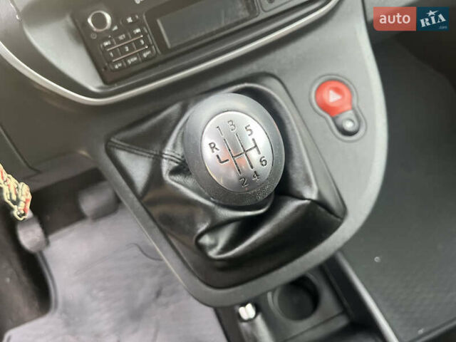 Красный Рено Кенгу, объемом двигателя 1.5 л и пробегом 197 тыс. км за 10980 $, фото 14 на Automoto.ua