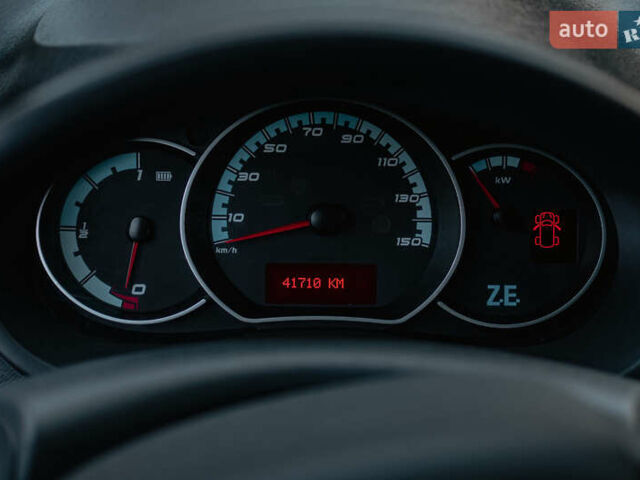 Красный Рено Кенгу, объемом двигателя 0 л и пробегом 40 тыс. км за 9000 $, фото 26 на Automoto.ua