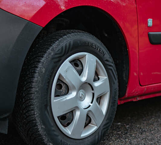 Красный Рено Кенгу, объемом двигателя 0 л и пробегом 40 тыс. км за 9000 $, фото 18 на Automoto.ua