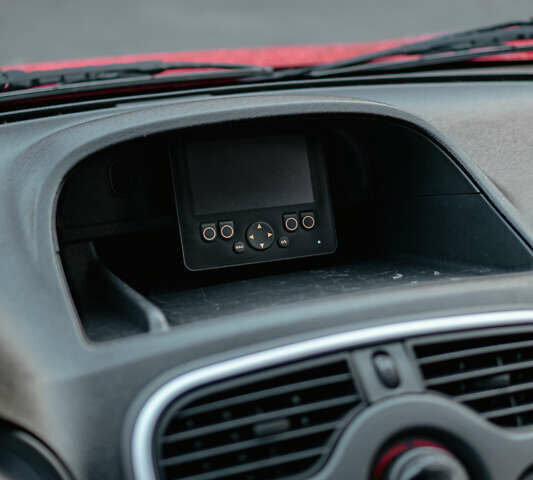 Красный Рено Кенгу, объемом двигателя 0 л и пробегом 40 тыс. км за 9000 $, фото 25 на Automoto.ua