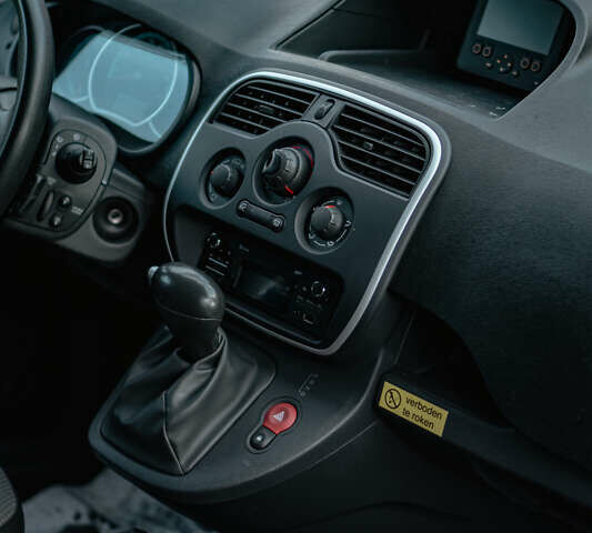 Красный Рено Кенгу, объемом двигателя 0 л и пробегом 40 тыс. км за 9000 $, фото 24 на Automoto.ua