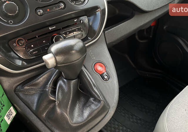 Рено Кенгу 2019 в Луцке на Automoto.ua Красный Рено Кенгу, объемом двигателя 0 л и пробегом 71 тыс. км за 10799 $, фото 19 на Automoto.ua
