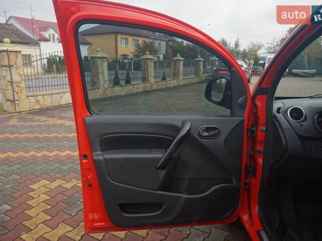 Рено Кенгу 2019 в Самборе на Automoto.ua Красный Рено Кенгу, объемом двигателя 0 л и пробегом 76 тыс. км за 11000 $, фото 24 на Automoto.ua