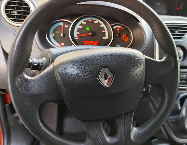 Красный Рено Кенгу, объемом двигателя 0 л и пробегом 53 тыс. км за 11500 $, фото 14 на Automoto.ua