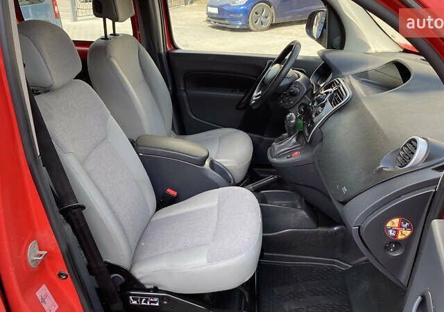 Рено Кенгу 2019 в Луцке на Automoto.ua Красный Рено Кенгу, объемом двигателя 0 л и пробегом 71 тыс. км за 10799 $, фото 29 на Automoto.ua