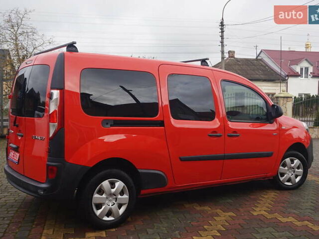 Рено Кенгу 2019 в Самборе на Automoto.ua Красный Рено Кенгу, объемом двигателя 0 л и пробегом 76 тыс. км за 11000 $, фото 6 на Automoto.ua