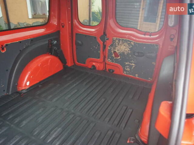 Рено Кенгу 2019 в Самборе на Automoto.ua Красный Рено Кенгу, объемом двигателя 0 л и пробегом 76 тыс. км за 11000 $, фото 46 на Automoto.ua