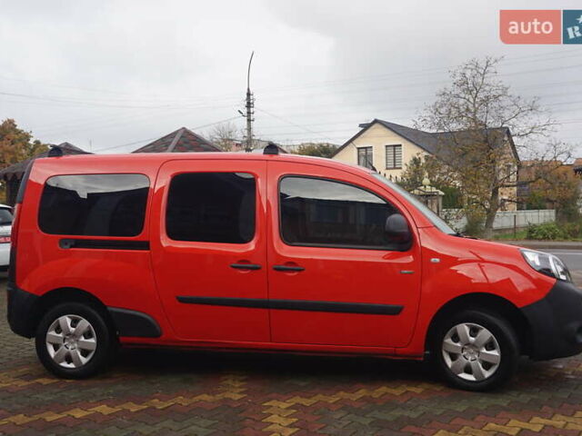 Рено Кенгу 2019 в Самборе на Automoto.ua Красный Рено Кенгу, объемом двигателя 0 л и пробегом 76 тыс. км за 11000 $, фото 5 на Automoto.ua