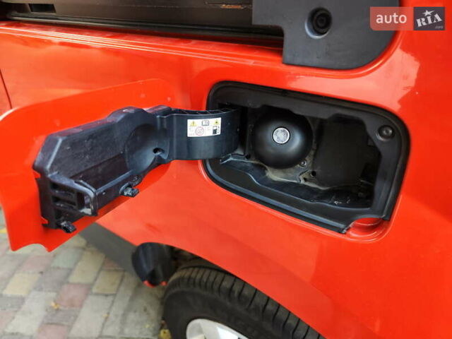 Красный Рено Кенгу, объемом двигателя 0 л и пробегом 53 тыс. км за 11499 $, фото 21 на Automoto.ua