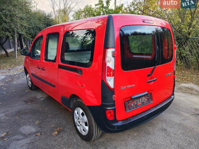 Красный Рено Кенгу, объемом двигателя 0 л и пробегом 53 тыс. км за 11500 $, фото 4 на Automoto.ua