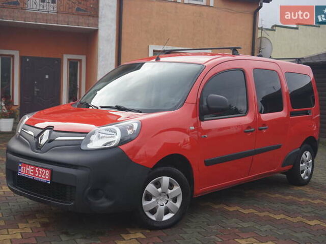 Рено Кенгу 2019 в Самборе на Automoto.ua Красный Рено Кенгу, объемом двигателя 0 л и пробегом 76 тыс. км за 11000 $, фото 1 на Automoto.ua