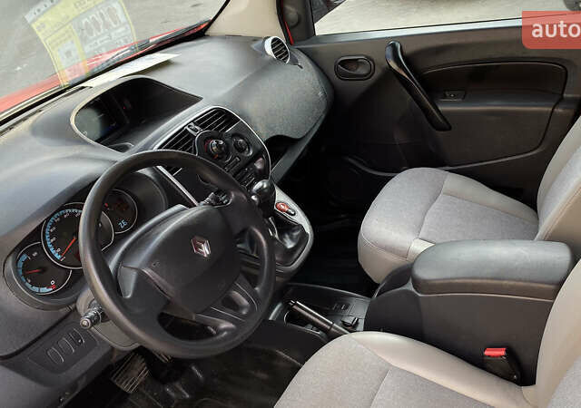 Рено Кенгу 2019 в Луцке на Automoto.ua Красный Рено Кенгу, объемом двигателя 0 л и пробегом 71 тыс. км за 10799 $, фото 31 на Automoto.ua