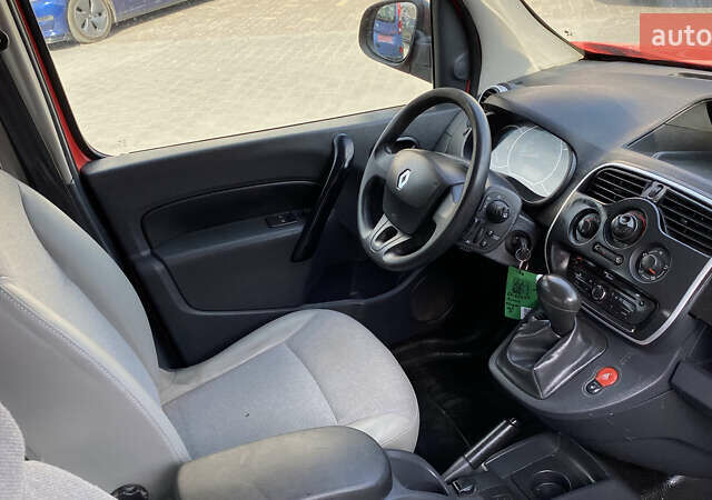 Рено Кенгу 2019 в Луцке на Automoto.ua Красный Рено Кенгу, объемом двигателя 0 л и пробегом 71 тыс. км за 10799 $, фото 32 на Automoto.ua