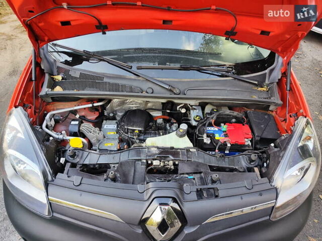 Красный Рено Кенгу, объемом двигателя 0 л и пробегом 53 тыс. км за 11499 $, фото 20 на Automoto.ua