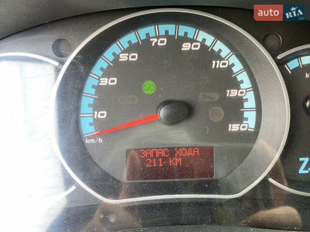 Красный Рено Кенгу, объемом двигателя 0 л и пробегом 59 тыс. км за 11000 $, фото 12 на Automoto.ua