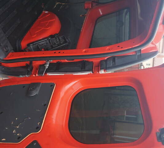 Рено Кенгу 2019 в Самборе на Automoto.ua Красный Рено Кенгу, объемом двигателя 0 л и пробегом 76 тыс. км за 11000 $, фото 49 на Automoto.ua