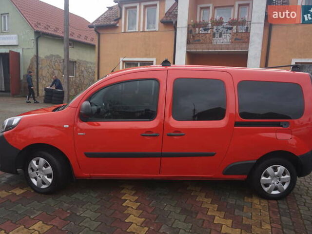 Рено Кенгу 2019 в Самборе на Automoto.ua Красный Рено Кенгу, объемом двигателя 0 л и пробегом 76 тыс. км за 11000 $, фото 19 на Automoto.ua