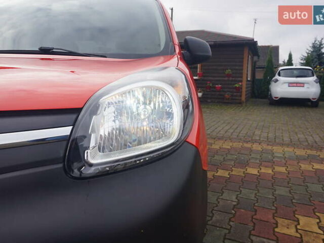 Рено Кенгу 2019 в Самборе на Automoto.ua Красный Рено Кенгу, объемом двигателя 0 л и пробегом 76 тыс. км за 11000 $, фото 20 на Automoto.ua