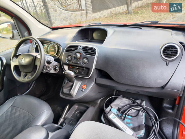 Красный Рено Кенгу, объемом двигателя 0 л и пробегом 53 тыс. км за 11499 $, фото 12 на Automoto.ua