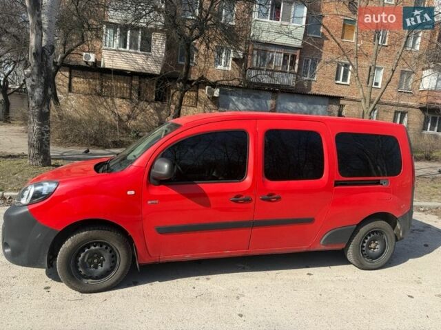 Красный Рено Кенгу, объемом двигателя 0 л и пробегом 83 тыс. км за 11000 $, фото 3 на Automoto.ua