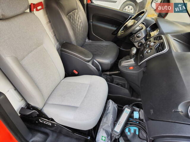 Красный Рено Кенгу, объемом двигателя 0 л и пробегом 53 тыс. км за 11500 $, фото 11 на Automoto.ua