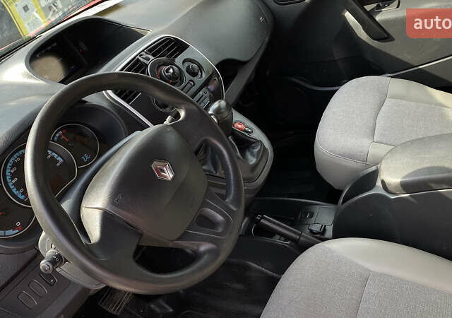Рено Кенгу 2019 в Луцке на Automoto.ua Красный Рено Кенгу, объемом двигателя 0 л и пробегом 71 тыс. км за 10799 $, фото 18 на Automoto.ua