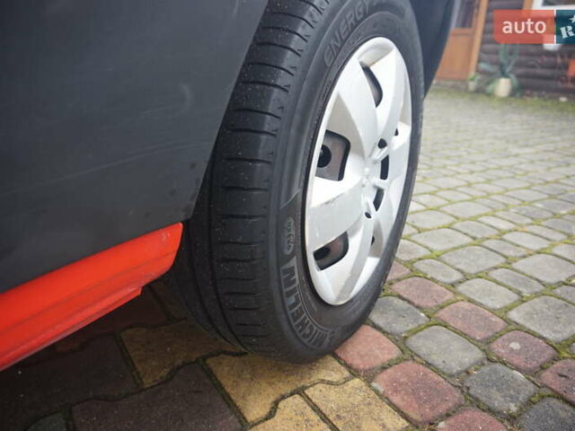 Рено Кенгу 2019 в Самборе на Automoto.ua Красный Рено Кенгу, объемом двигателя 0 л и пробегом 76 тыс. км за 11000 $, фото 72 на Automoto.ua