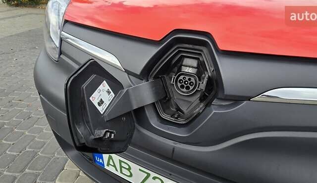 Рено Кенгу 2020 в Виннице на Automoto.ua Красный Рено Кенгу, объемом двигателя 0 л и пробегом 49 тыс. км за 13400 $, фото 7 на Automoto.ua