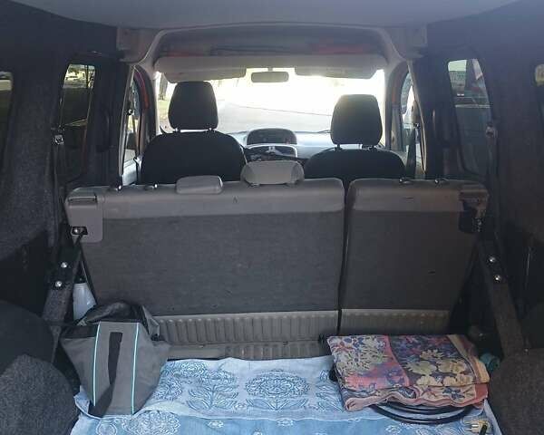 Красный Рено Кенгу, объемом двигателя 0 л и пробегом 76 тыс. км за 15200 $, фото 18 на Automoto.ua
