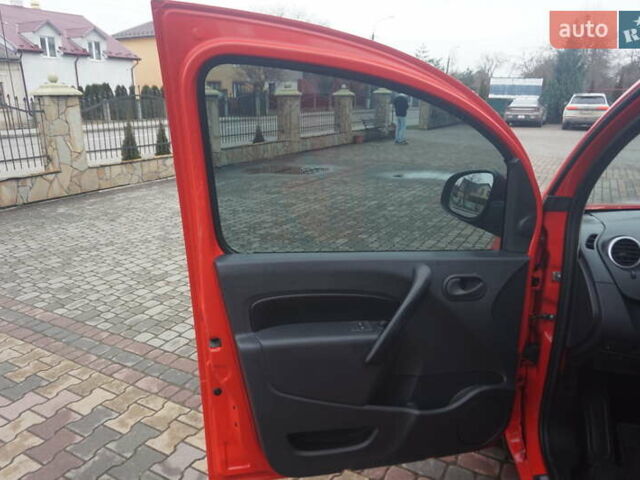 Красный Рено Кенгу, объемом двигателя 0 л и пробегом 44 тыс. км за 11777 $, фото 24 на Automoto.ua