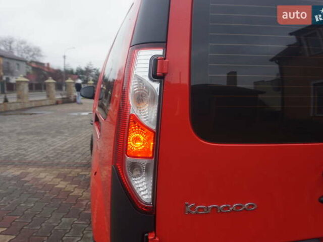 Красный Рено Кенгу, объемом двигателя 0 л и пробегом 44 тыс. км за 11777 $, фото 23 на Automoto.ua