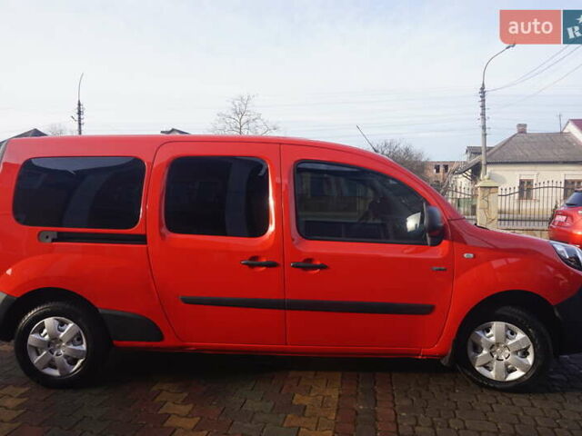 Красный Рено Кенгу, объемом двигателя 0 л и пробегом 34 тыс. км за 12000 $, фото 15 на Automoto.ua