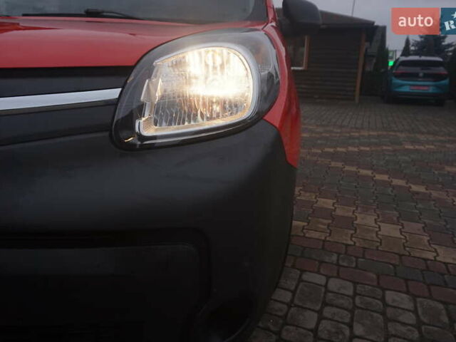 Красный Рено Кенгу, объемом двигателя 0 л и пробегом 44 тыс. км за 11777 $, фото 20 на Automoto.ua