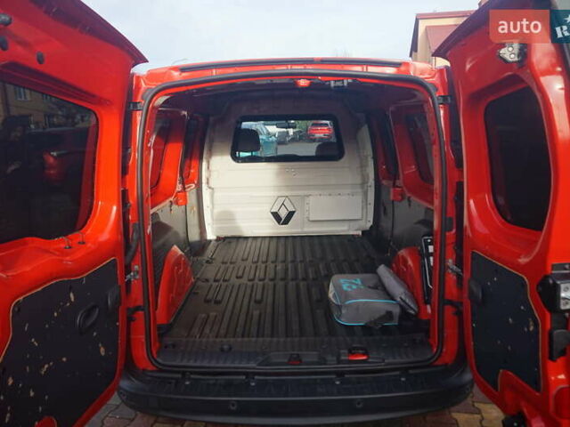 Красный Рено Кенгу, объемом двигателя 0 л и пробегом 34 тыс. км за 12000 $, фото 45 на Automoto.ua