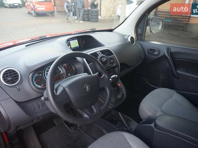 Красный Рено Кенгу, объемом двигателя 0 л и пробегом 34 тыс. км за 12000 $, фото 25 на Automoto.ua