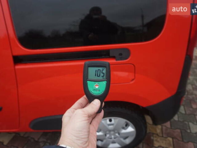 Красный Рено Кенгу, объемом двигателя 0 л и пробегом 44 тыс. км за 11777 $, фото 63 на Automoto.ua