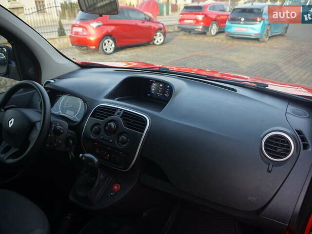 Красный Рено Кенгу, объемом двигателя 0 л и пробегом 34 тыс. км за 12000 $, фото 41 на Automoto.ua