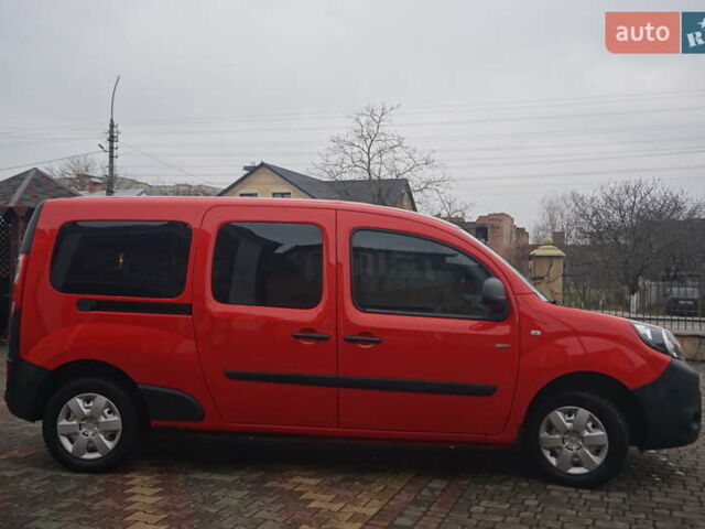 Красный Рено Кенгу, объемом двигателя 0 л и пробегом 44 тыс. км за 11777 $, фото 5 на Automoto.ua
